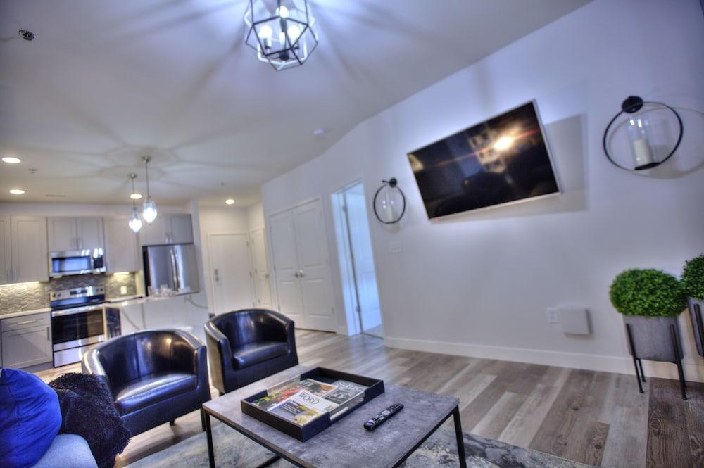 Steelyard Apartment