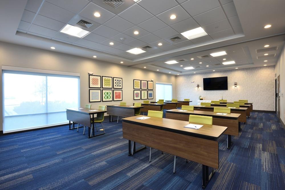 Holiday Inn Express & Suites Houston North - Woodlands Area