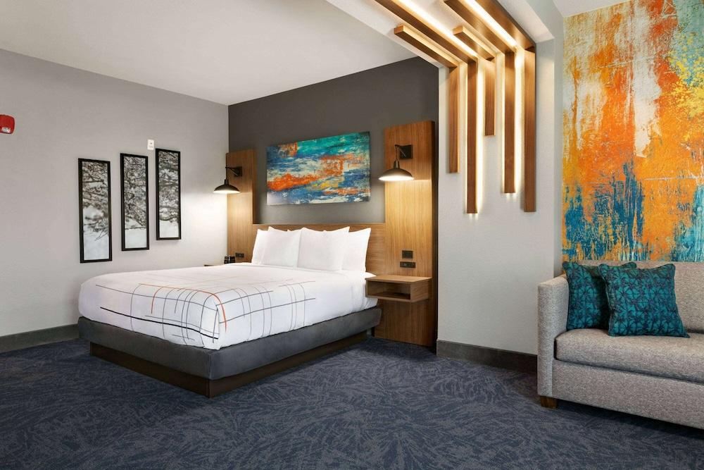 La Quinta Inn & Suites by Wyndham College Station North
