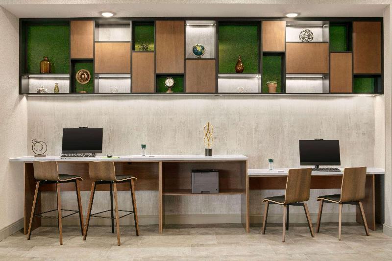 La Quinta Inn & Suites by Wyndham College Station North