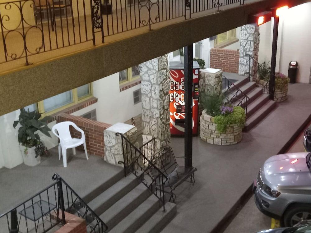 Siesta Motel