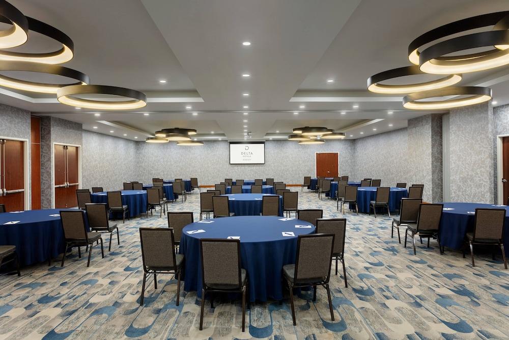 Delta Hotels Indianapolis Airport
