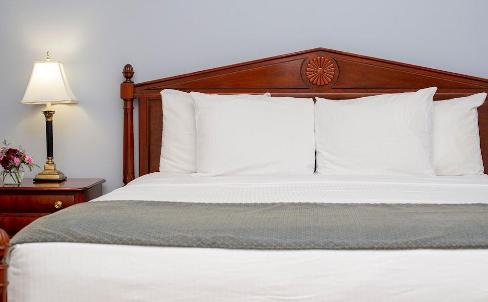Athenaeum Hotel