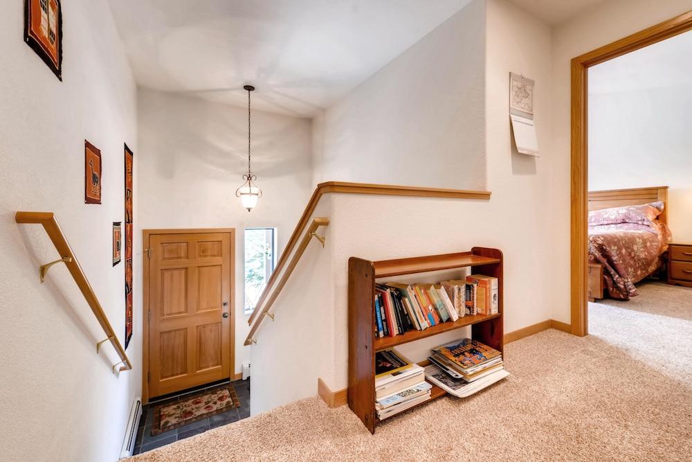 Lakepointe Court Town Homes by CRMR