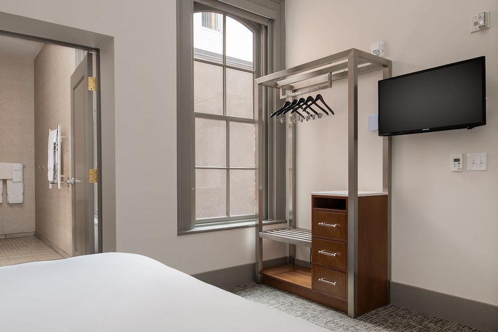 Harlow Hotel