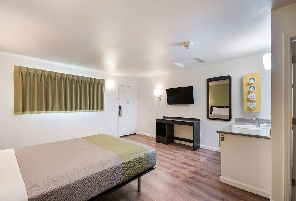 Motel 6 Burlington