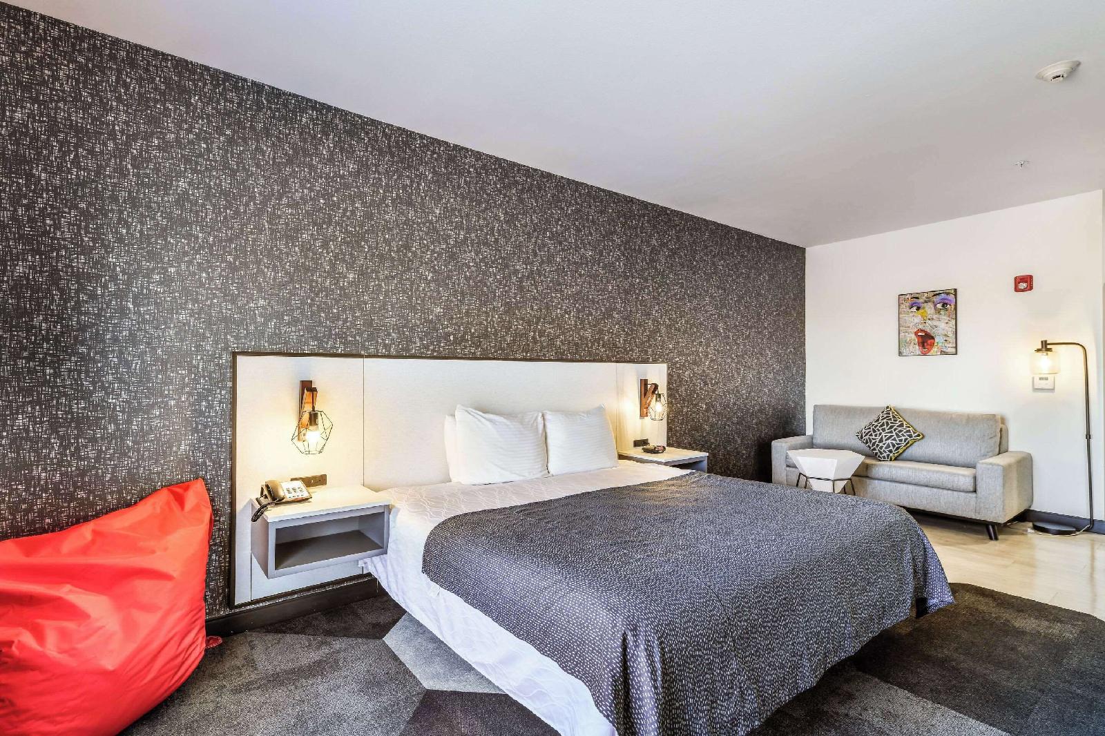 Hy Lo Hotel