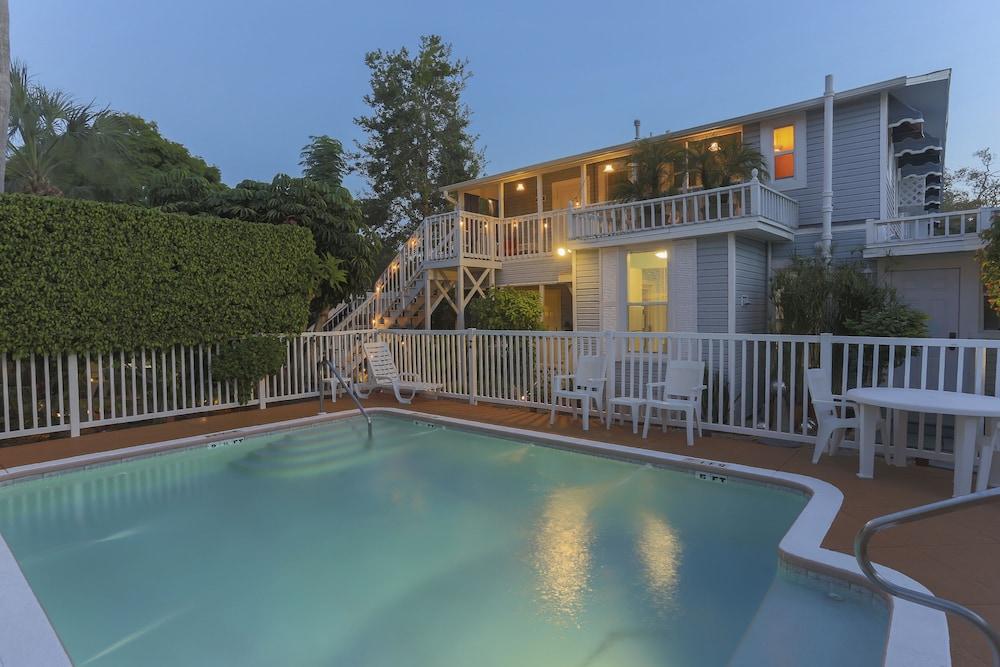 Meranova Guest Inn