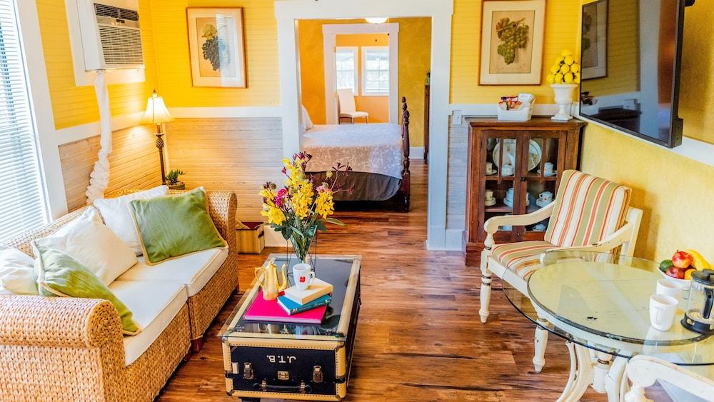Meranova Guest Inn