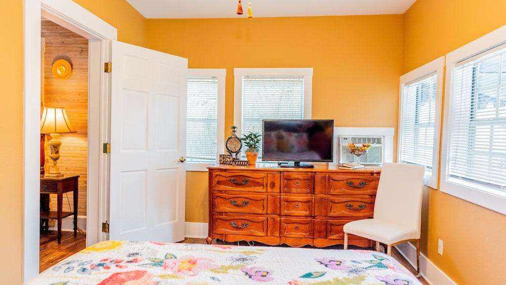 Meranova Guest Inn