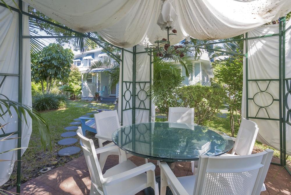 Meranova Guest Inn