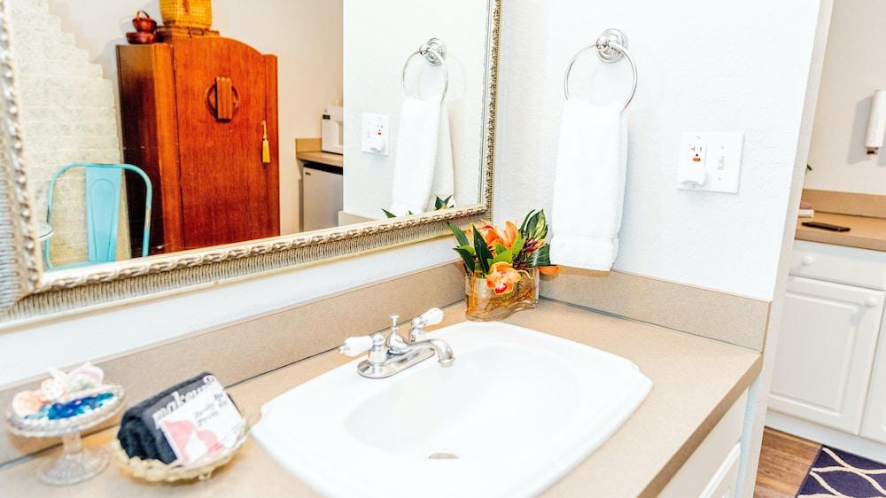 Meranova Guest Inn