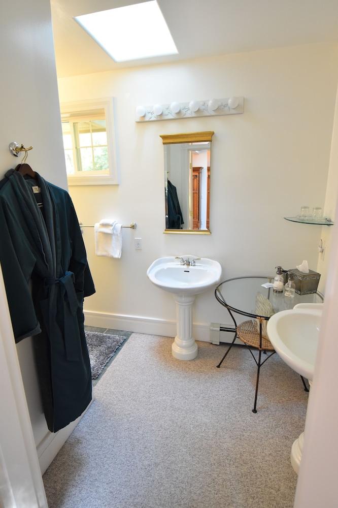 Otters Pond Bed and Breakfast