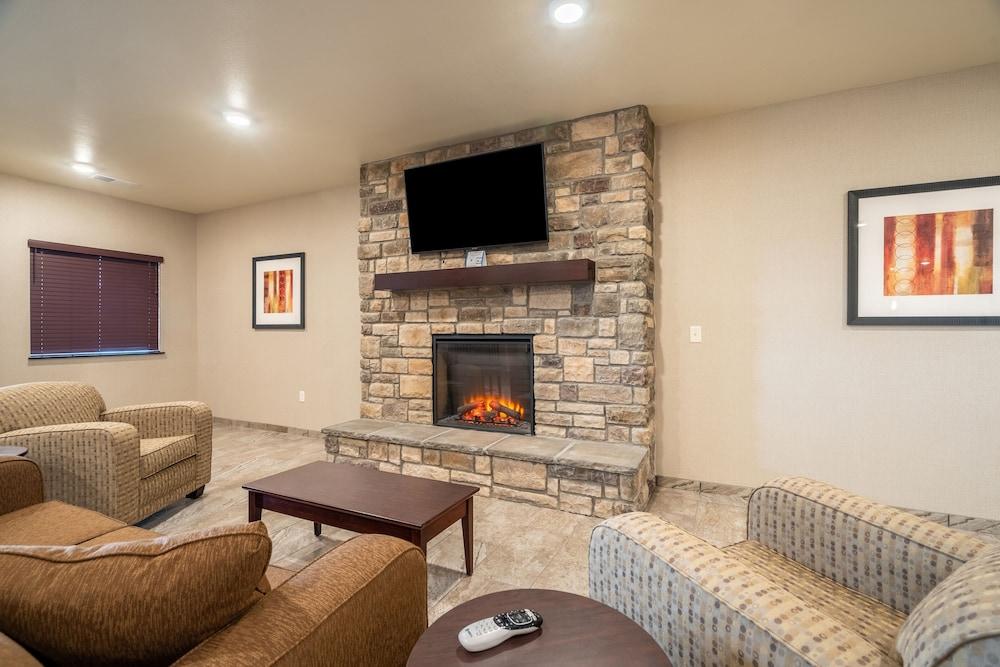 Cobblestone Inn & Suites
