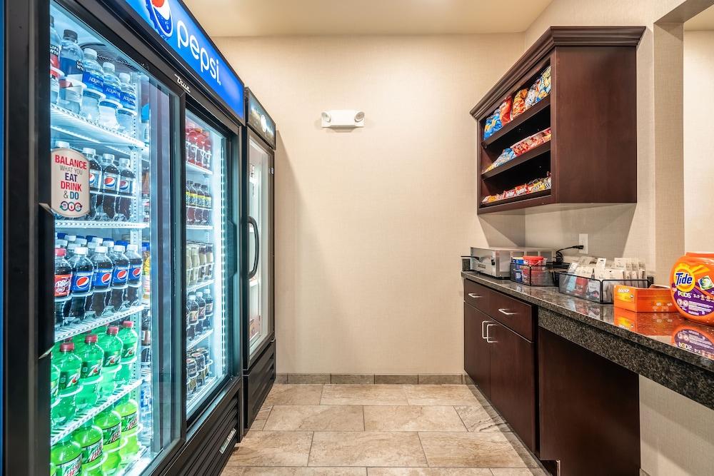 Cobblestone Inn & Suites