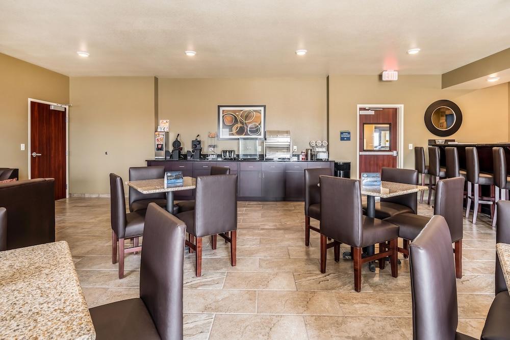 Cobblestone Inn & Suites