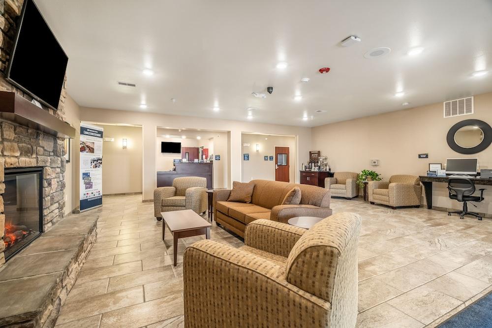 Cobblestone Inn & Suites