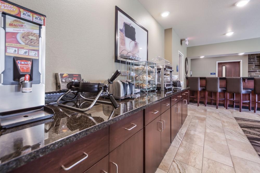 Cobblestone Inn & Suites