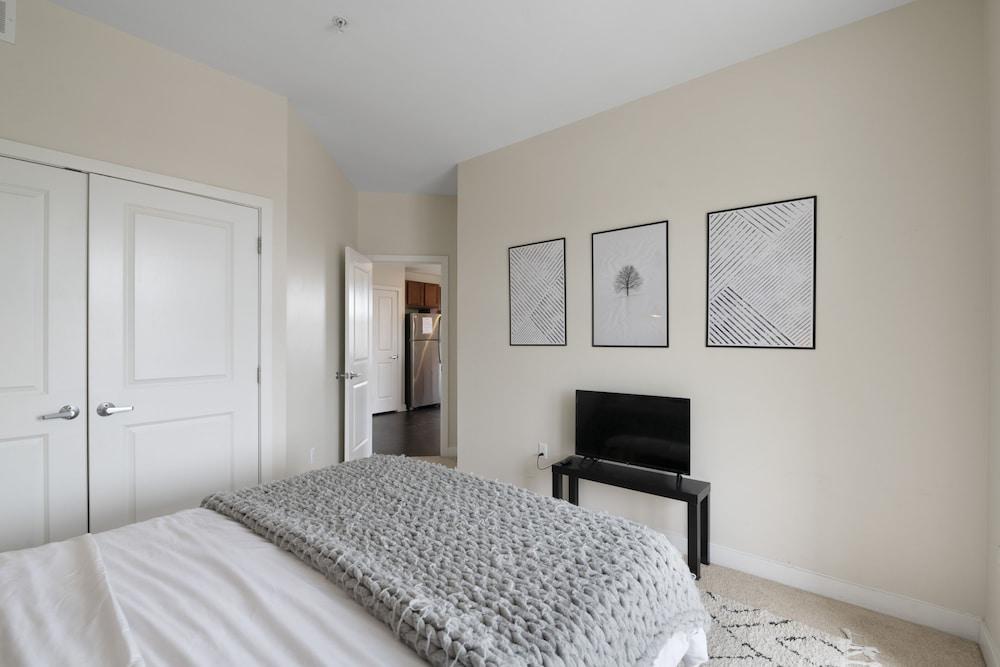Divine Lorraine Apartment Hotel