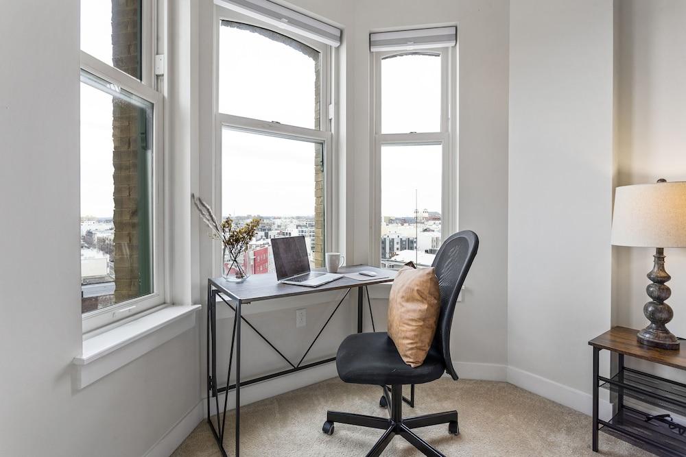 Divine Lorraine Apartment Hotel