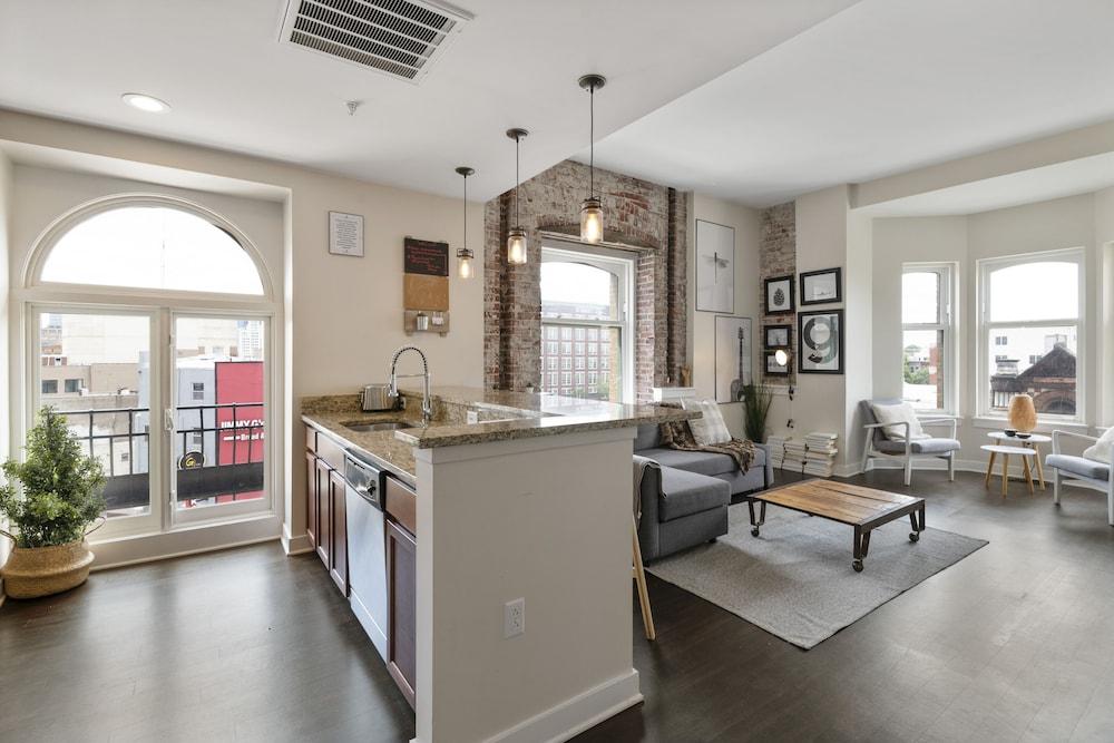 Divine Lorraine Apartment Hotel