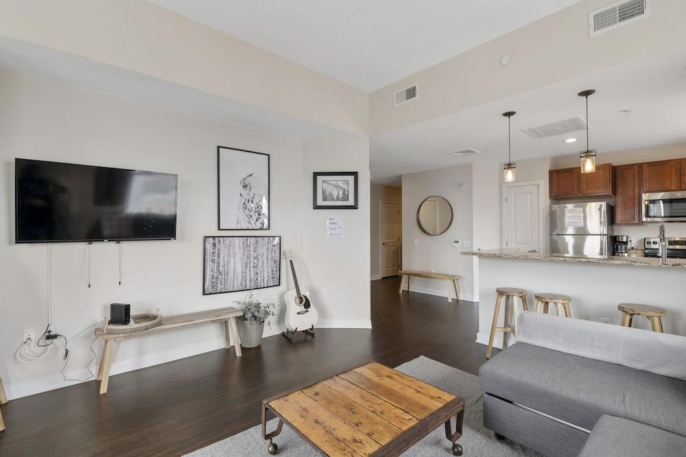 Divine Lorraine Apartment Hotel