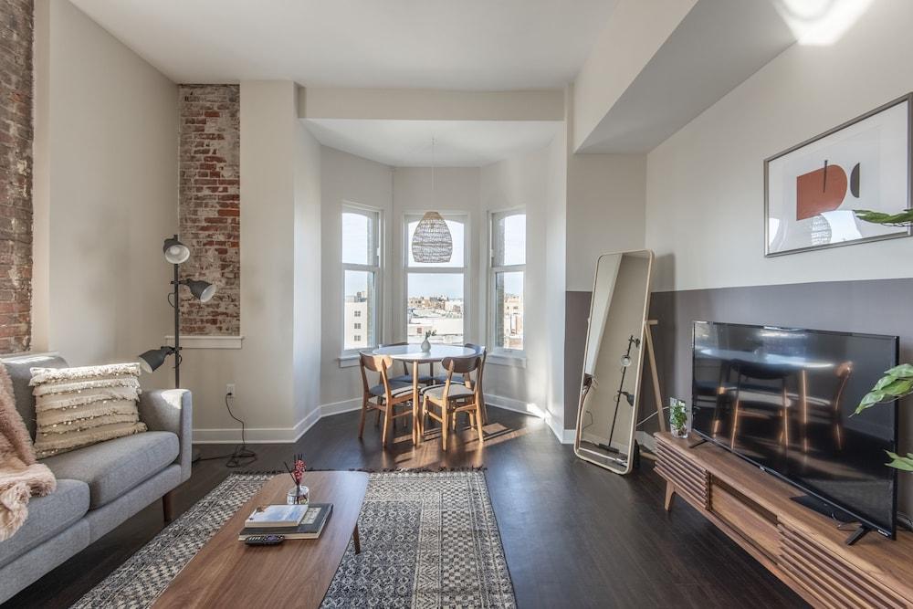 Divine Lorraine Apartment Hotel
