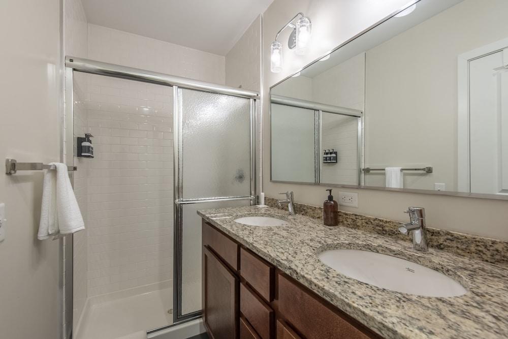 Divine Lorraine Apartment Hotel