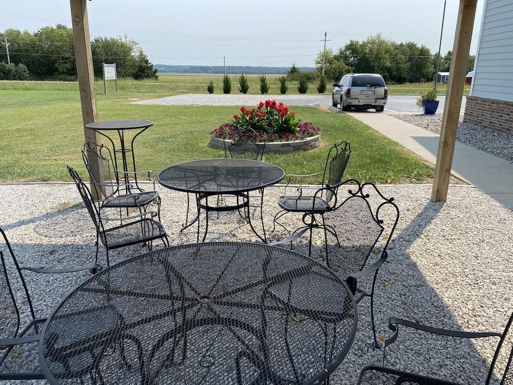 Garnett Inn & RV Park