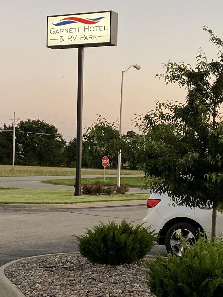 Garnett Inn & RV Park