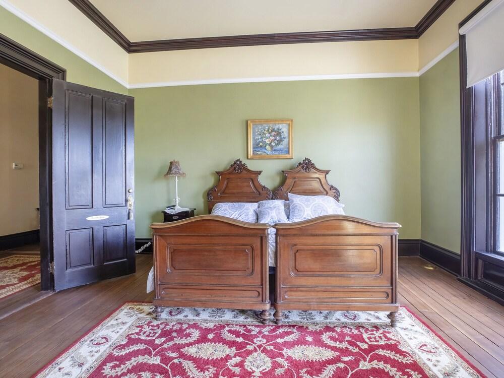 Hotel Falls Of Rough KY Route 110 by OYO Rooms