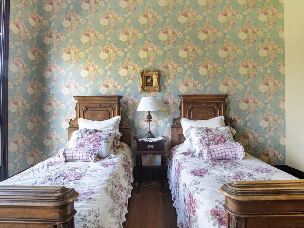 Hotel Falls Of Rough KY Route 110 by OYO Rooms
