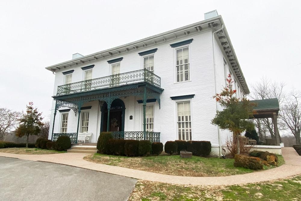 Hotel Falls Of Rough KY Route 110 by OYO Rooms