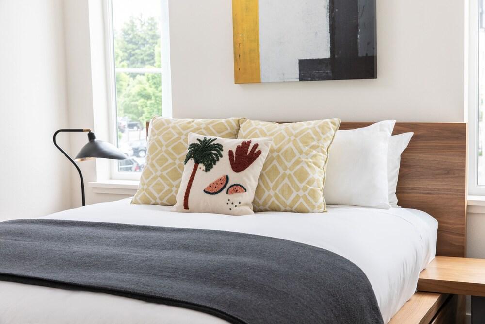Domicile Suites at Marina SLU