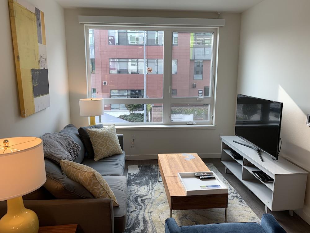 Domicile Suites at Marina SLU