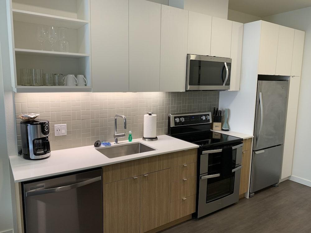 Domicile Suites at Marina SLU