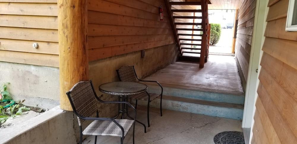 Carriage House Inn