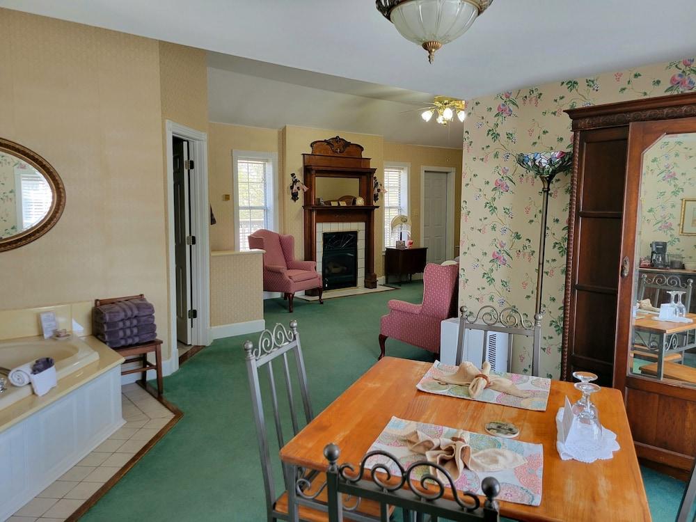 Evening Shade Inn Bed and Breakfast