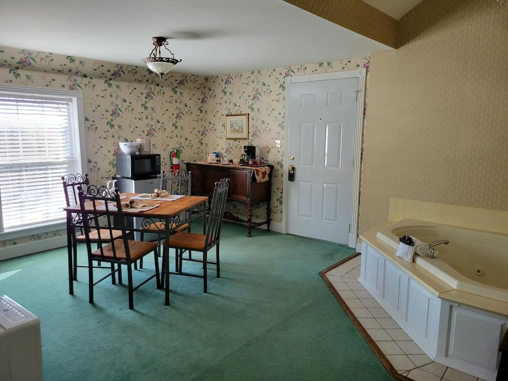 Evening Shade Inn Bed and Breakfast