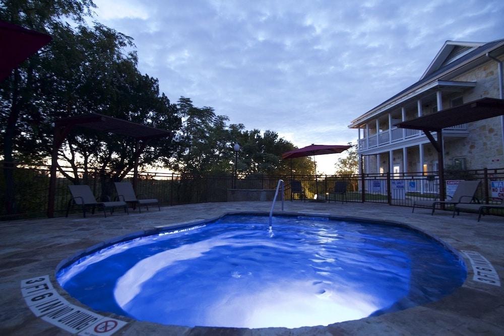 Gruene River Hotel & Retreat