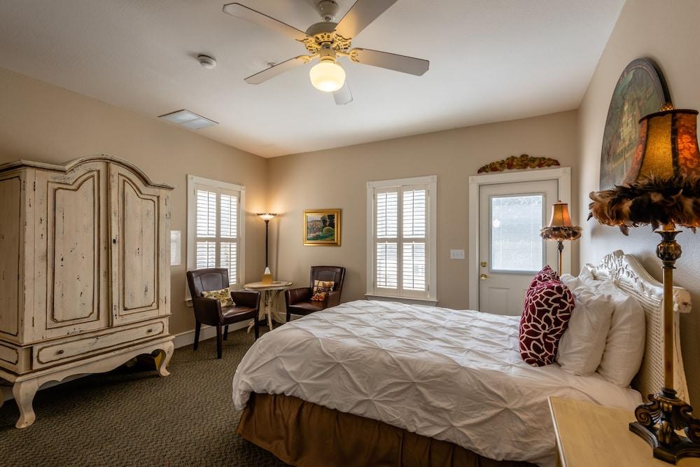 Gruene River Hotel & Retreat