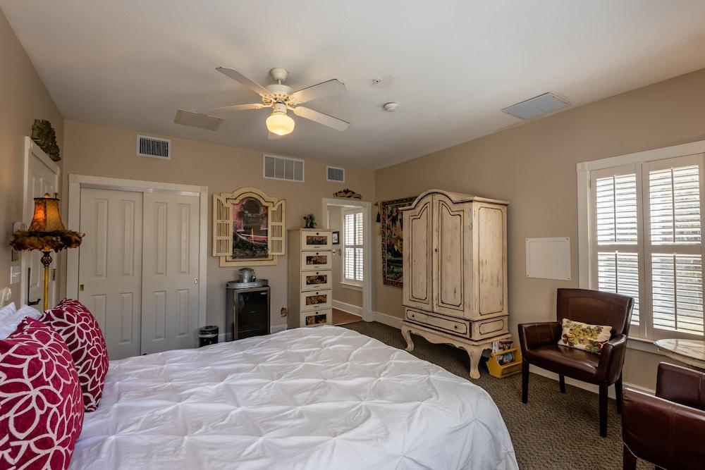 Gruene River Hotel & Retreat