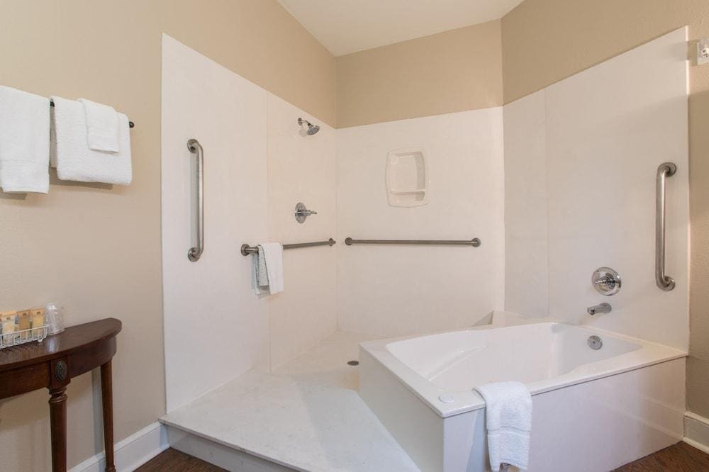 Gruene River Hotel & Retreat