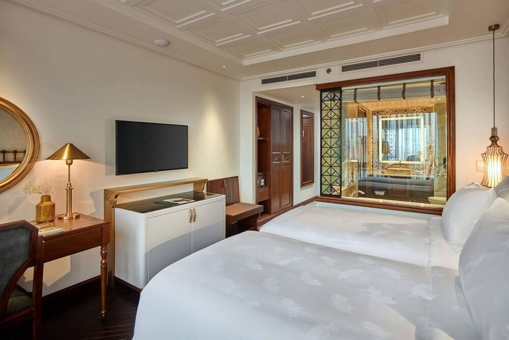 Peridot Grand Hotel & Spa By Aira