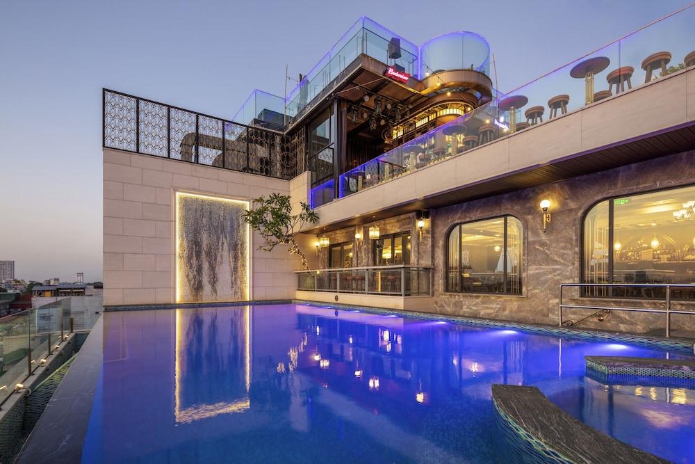 Peridot Grand Hotel & Spa By Aira