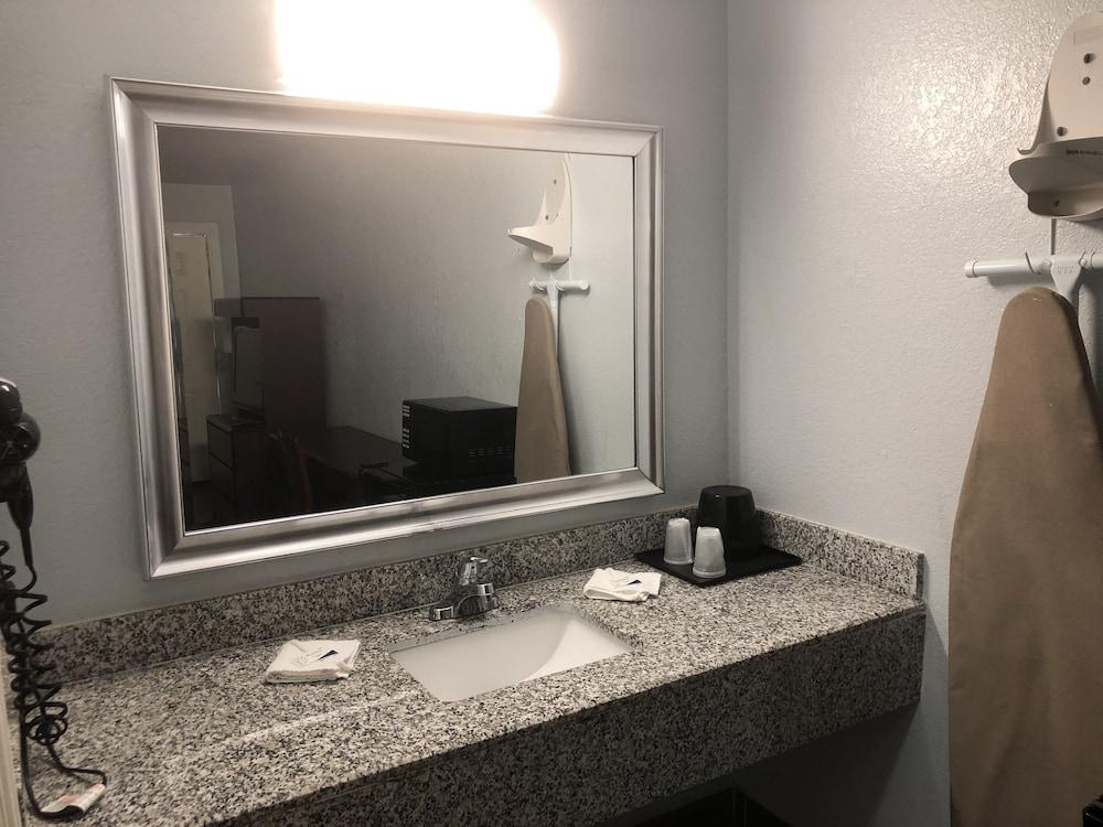 Hwy 59 Motel