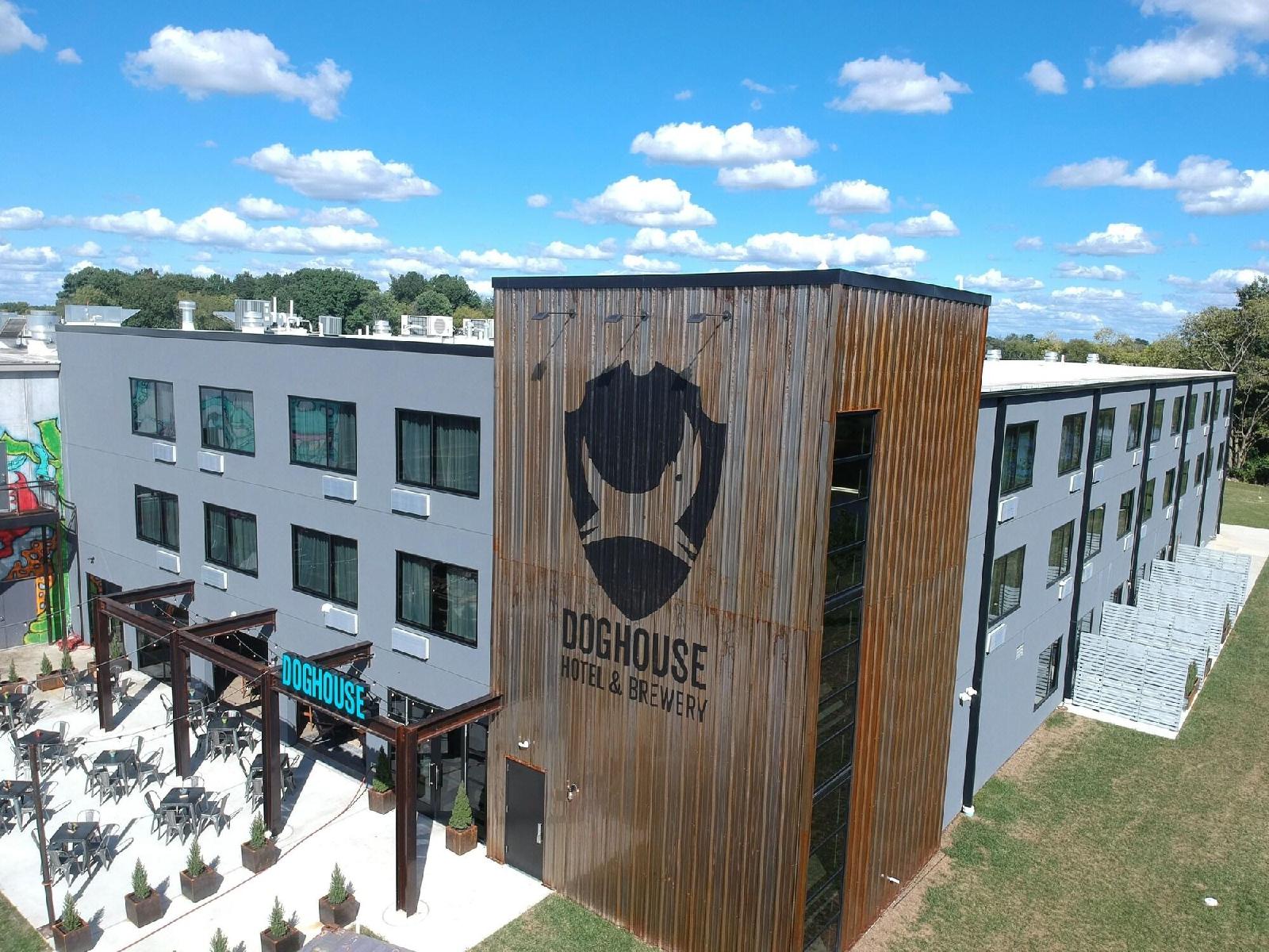Doghouse Hotel & Brewery