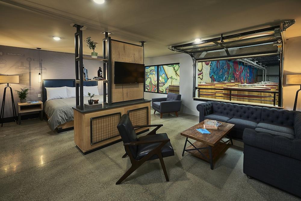 Doghouse Hotel & Brewery