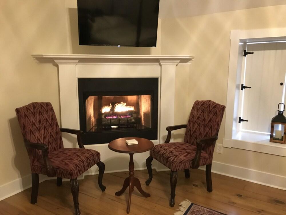 Canemount Plantation Inn