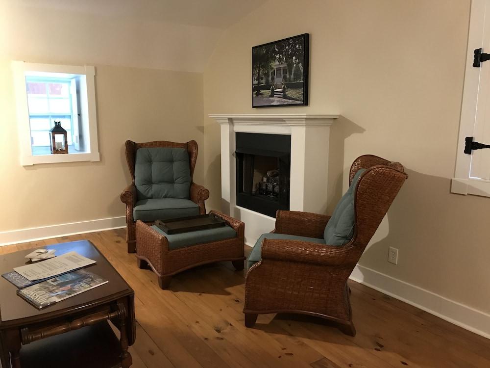 Canemount Plantation Inn